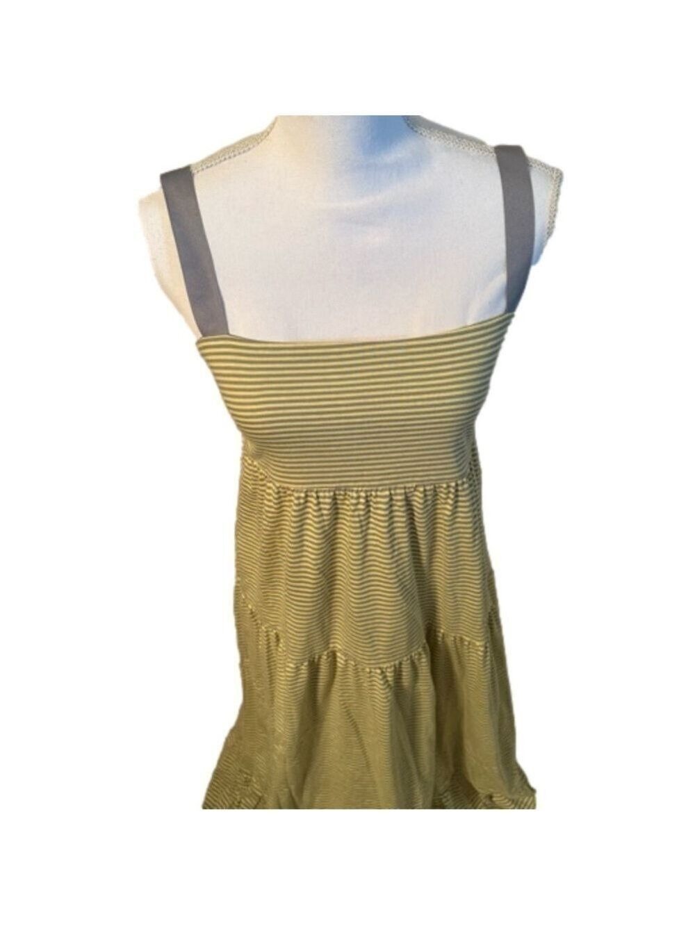 Old Navy Maxi Dress.
Size Small
NEW
Olive Green/ Yellow Striped - Picture 3 of 13